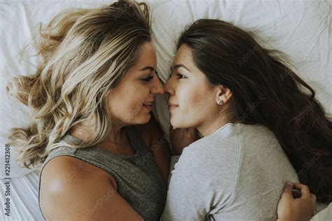 lesbians kissing in bed|Lesflicks .